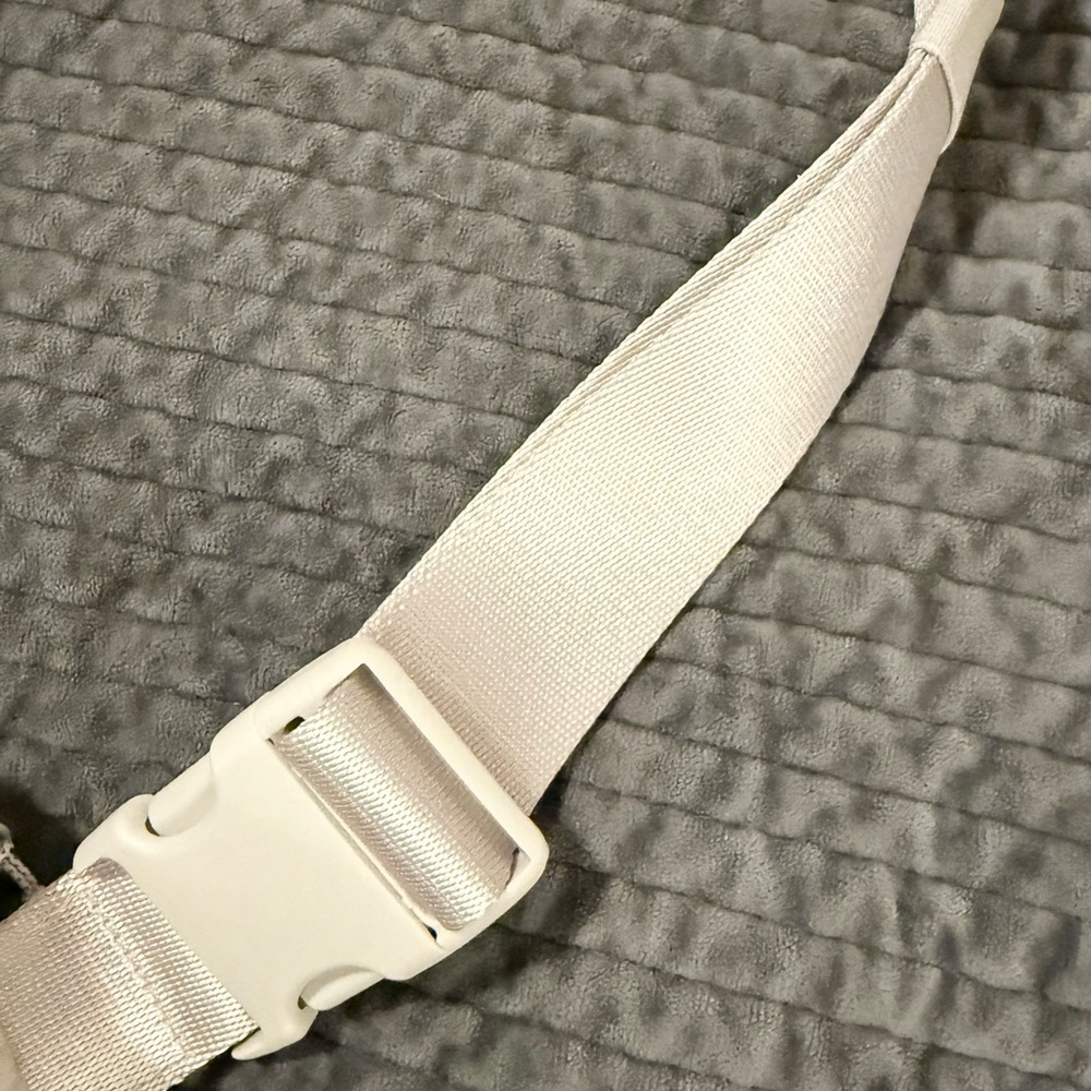 🤍Lululemon Athletica Everywhere Belt Bag 1L - White - Picture 8 of 10